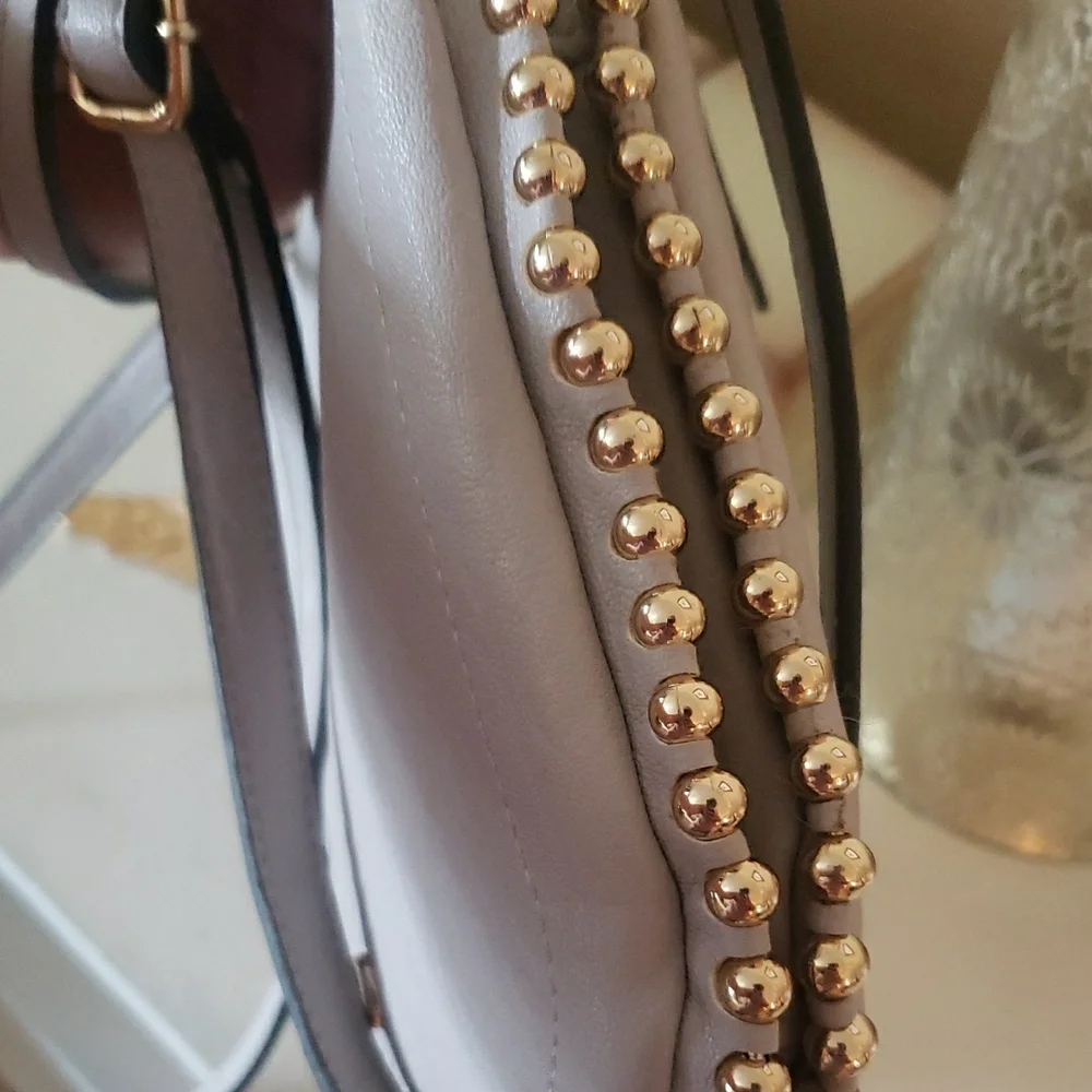 Jessica Simpson Grey/Gold Accent  Bag - Picture 4 of 10